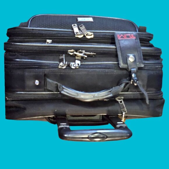 Deluxe TUMI 2-wheeled Laptop Brief Travel Case  - Gently Used - Great Condition - Picture 12 of 12